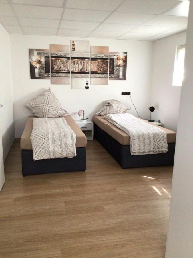 Apartments Rhona III Und IV Neunkirchen City エクステリア 写真